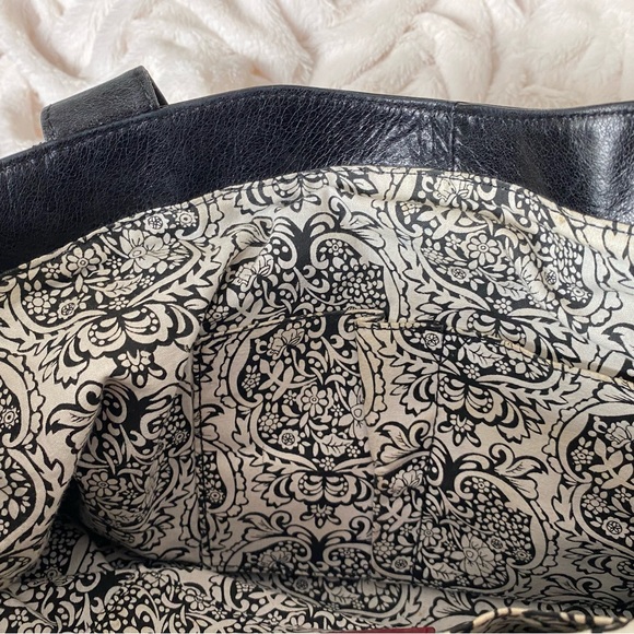 HOBO black soft leather double strap, stylish buckle flaps over top open - Picture 5 of 8